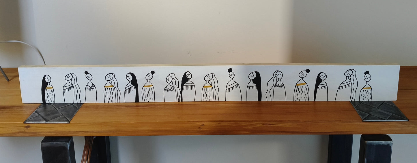 Wāhine on rakau - small