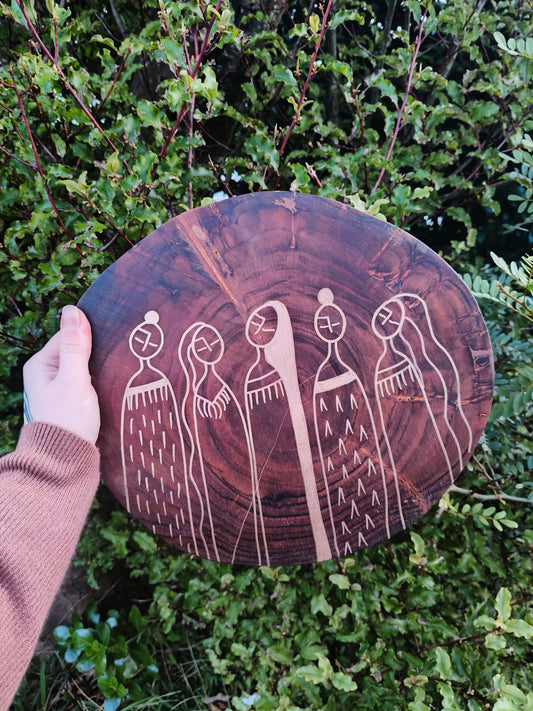 Wāhine on rākau